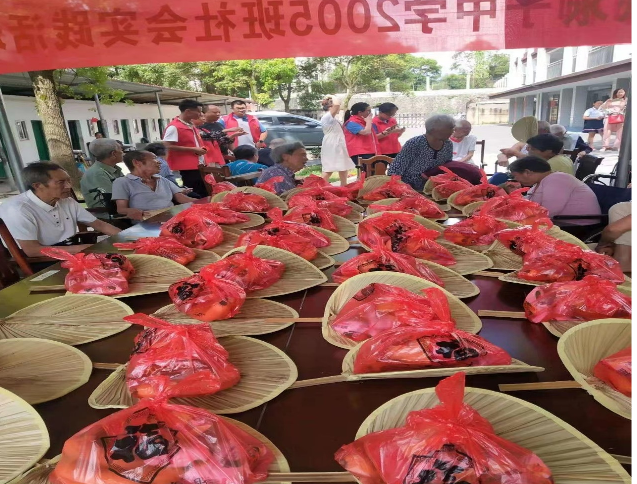 永州柳子中学开展敬老爱老系列主题团队日活动