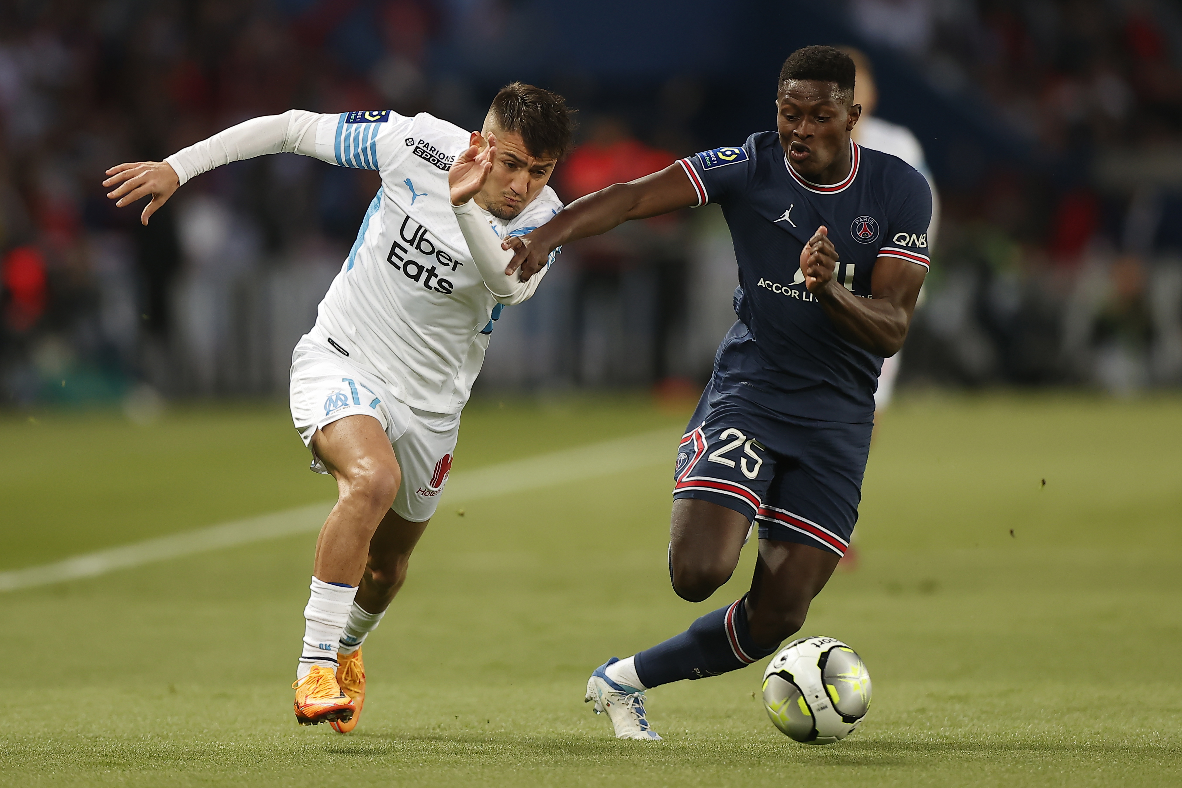 足球——法甲联赛:巴黎圣日耳曼胜马赛