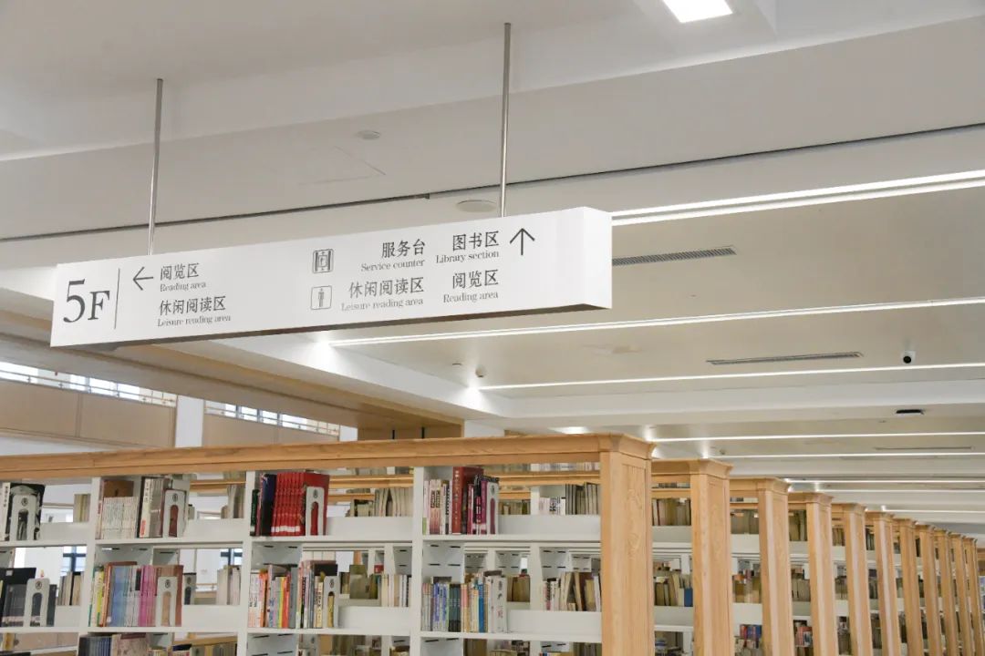 映入眼帘自门厅徐徐走入曲阜师范大学曲阜校区图书馆总建筑面积有5109