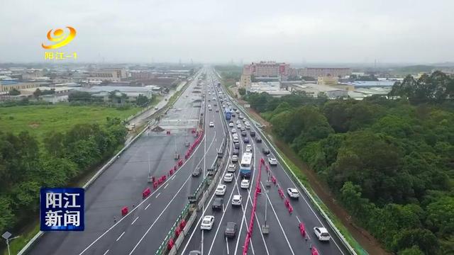 假期首日 沈海高速往湛江方向车流量大