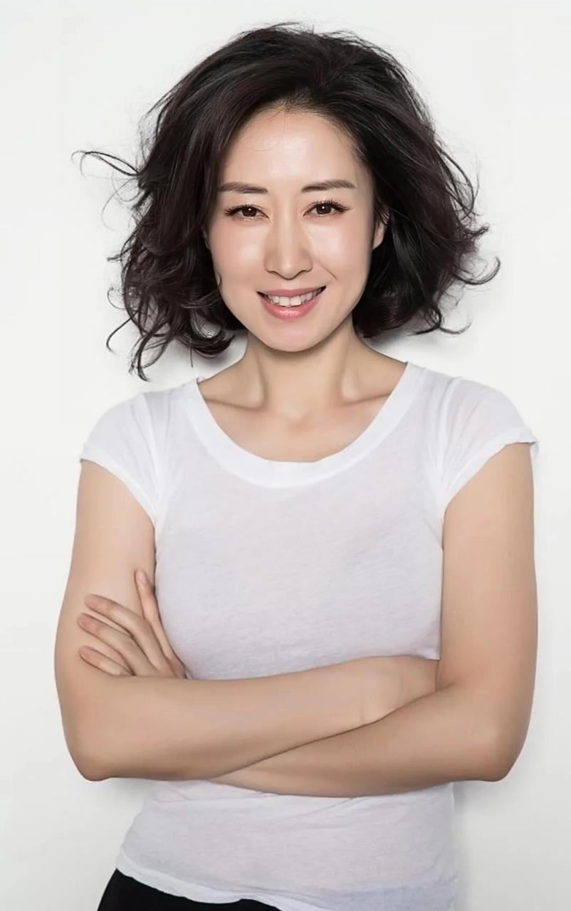 2013年,刘敏涛要跟身价过亿的丈夫离婚,没想到她的一句离婚不但没得到