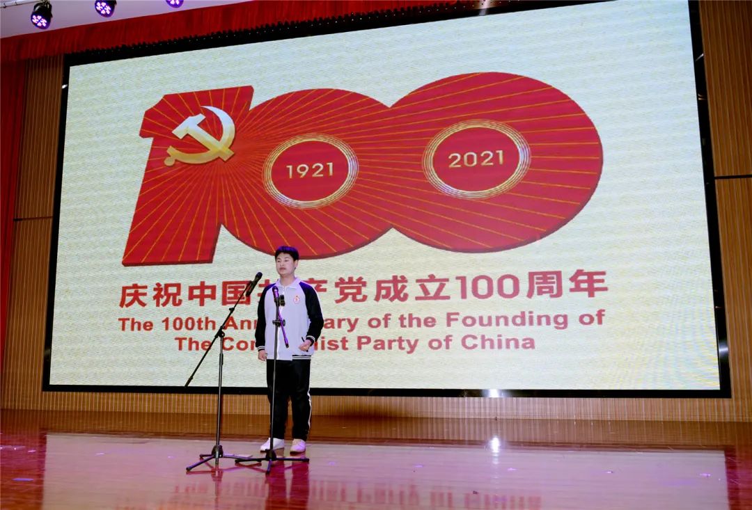 邳州市第二中学举办"奋斗的青春最美丽"演讲比赛