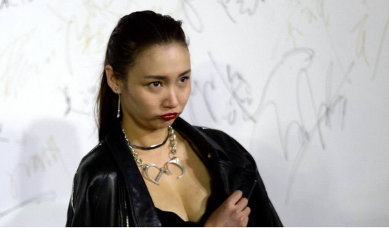 女明星吸毒被抓,想靠短视频带货复出,网友:死了这条心吧