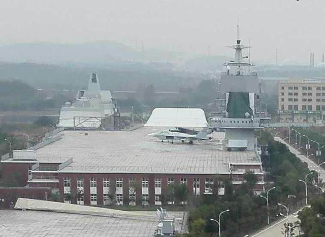 武汉有座"水泥航母",初建时遭西方嘲笑,用途曝光后集体佩服