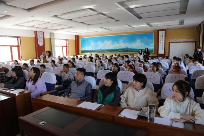 巴彦呼舒第四中学组织开展诗歌朗诵比赛暨智力竞赛