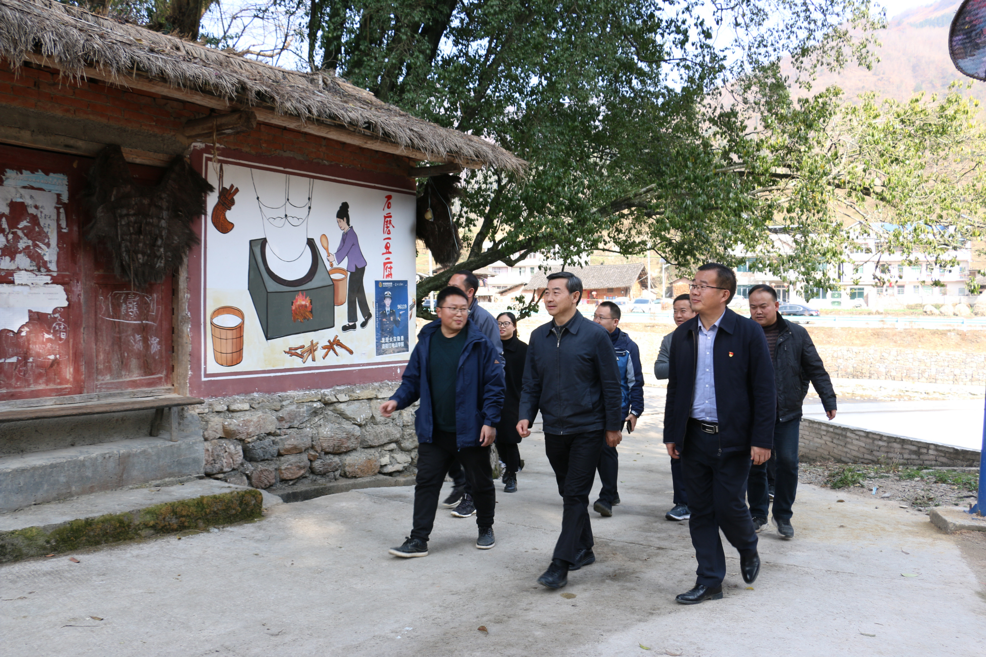 施秉县委书记肖俊赴甘溪乡调研乡村旅游民宿发展