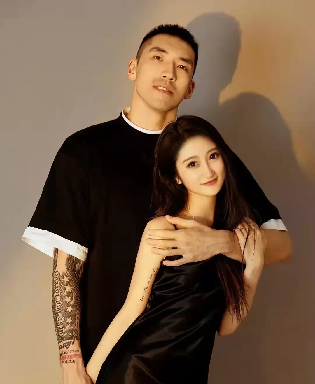 晒合影!陶汉林和女友的高调虎年写真来了!山东男篮也有好消息