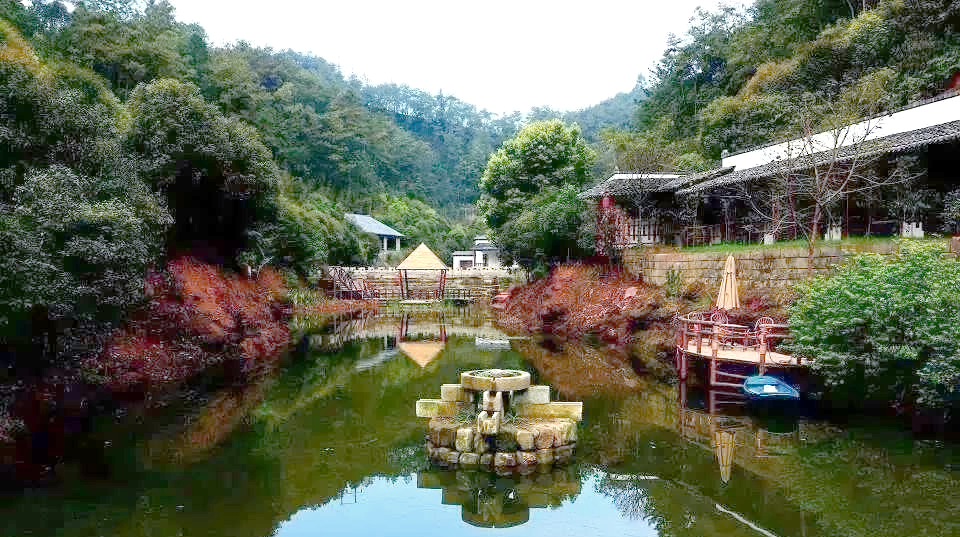 九峰镇:乐山嘉华水泥厂旁的艺术与烟火小镇