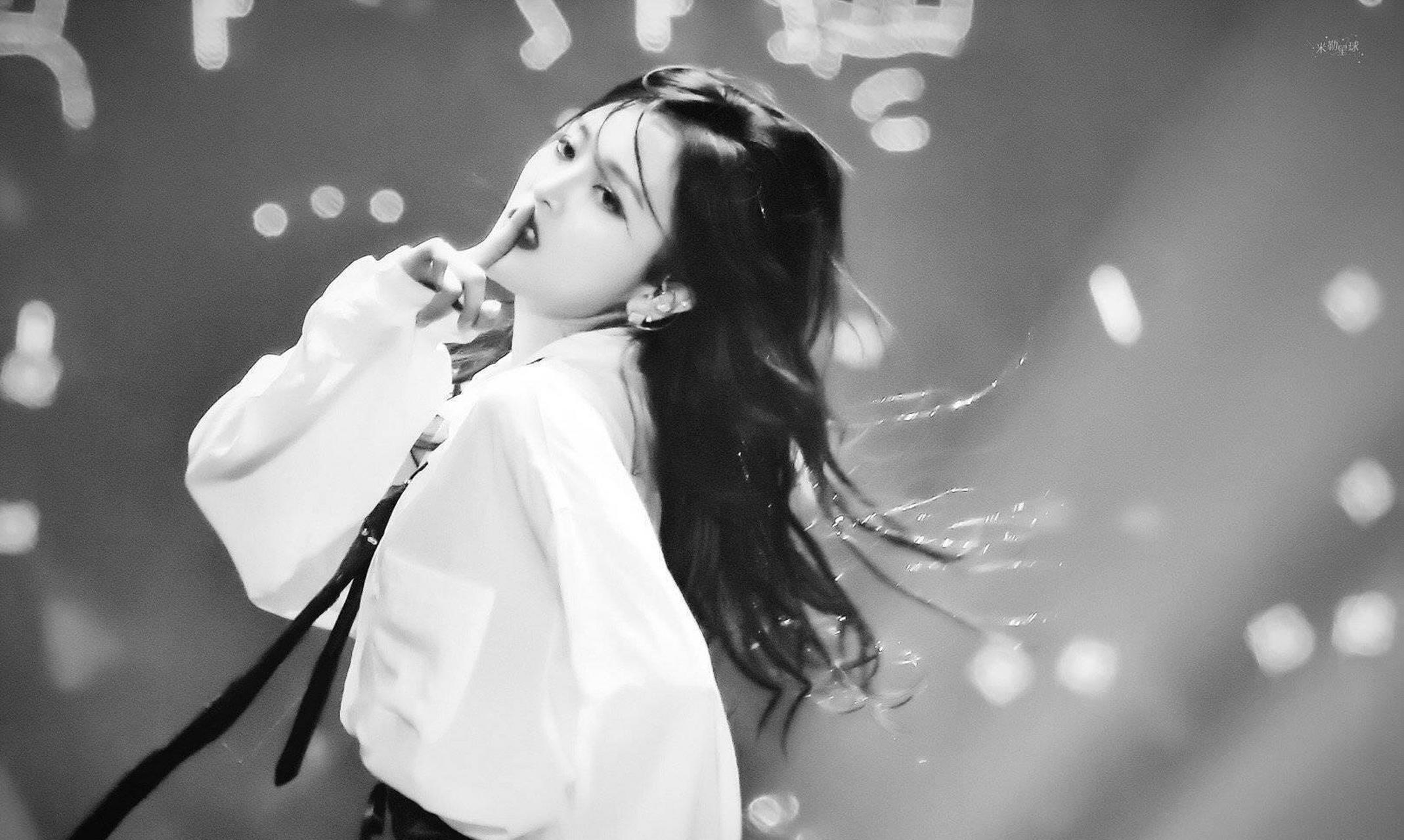 吴宣仪在演唱会上跳的那个椅子舞有多出名我就不说了,怎么图也这么