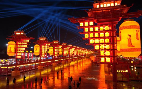 唐朝人有多爱赏花灯?长安宵禁为其"破例",连皇帝,后妃都要为此出宫!