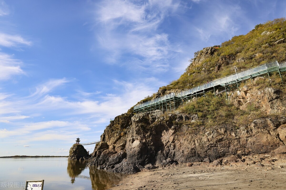 黑龙江同江赫哲族渔乡钓鱼台风光美游人来