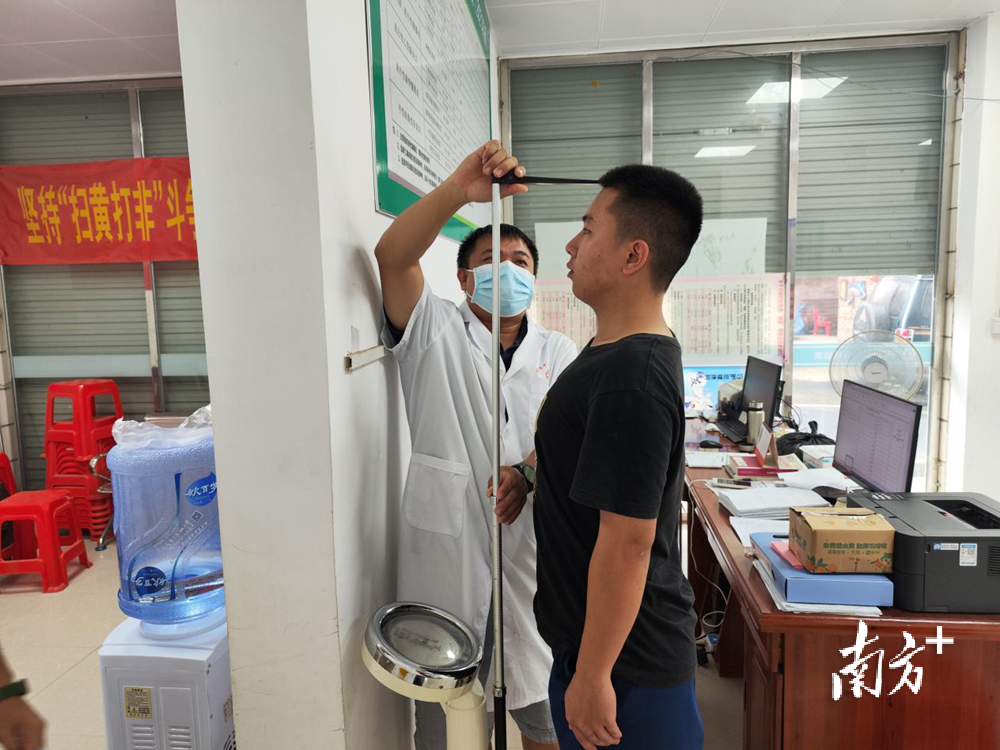 连山福堂镇开展征兵体格初检