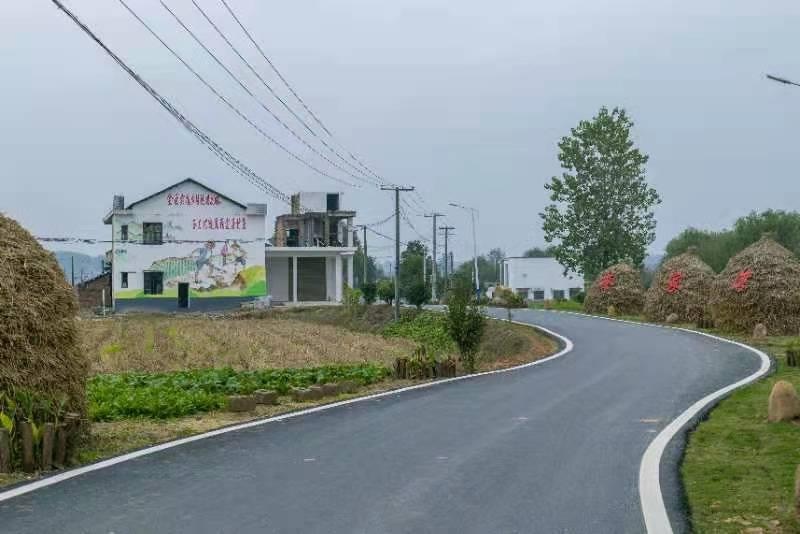 流沙河镇深入推进人居环境整治工作 让乡村更美更宜居