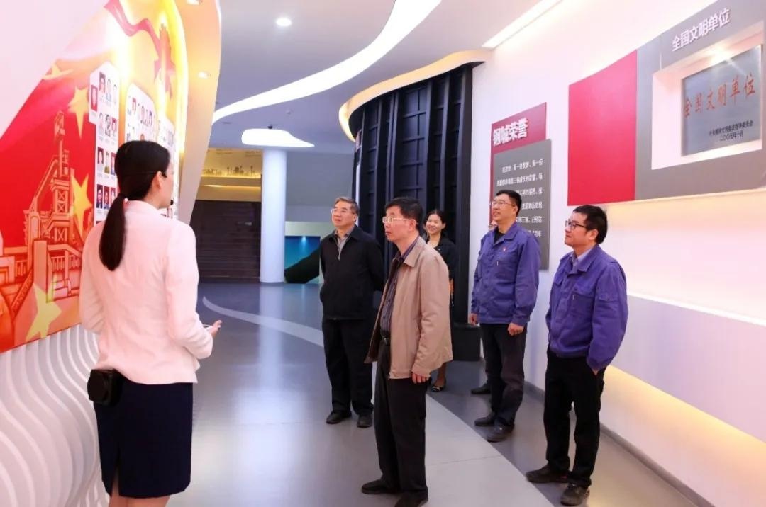 省总工会领导来明调研并考核省级示范性劳模工作室