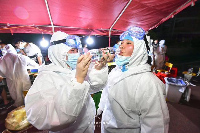 风景无边，爱心无界：为“壮士断腕”关闭景区的张家界加油