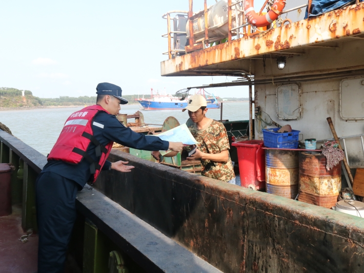 廣東湛江海警聯合多單位開展海底光電纜管護專項執法行動