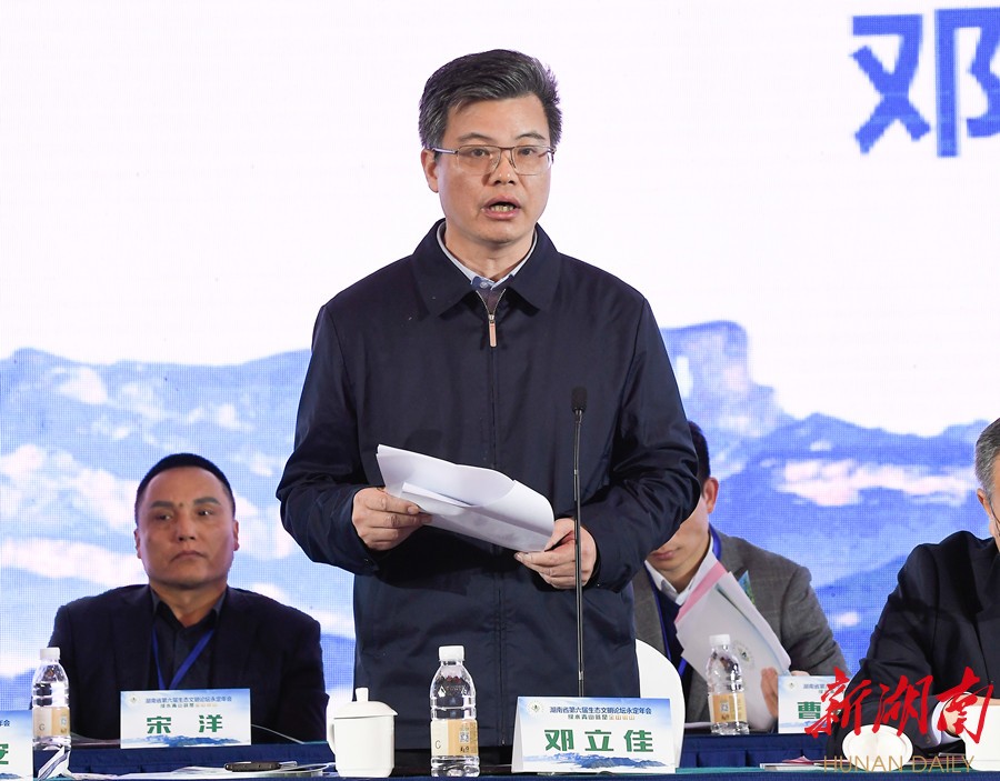 邓立佳:绿水青山相映美 金山银山幸福长