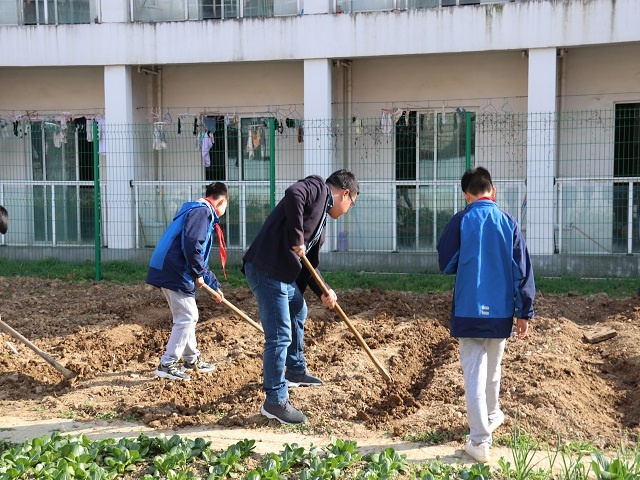 安吉县高禹中学开展"植树节,绿色环保"活动