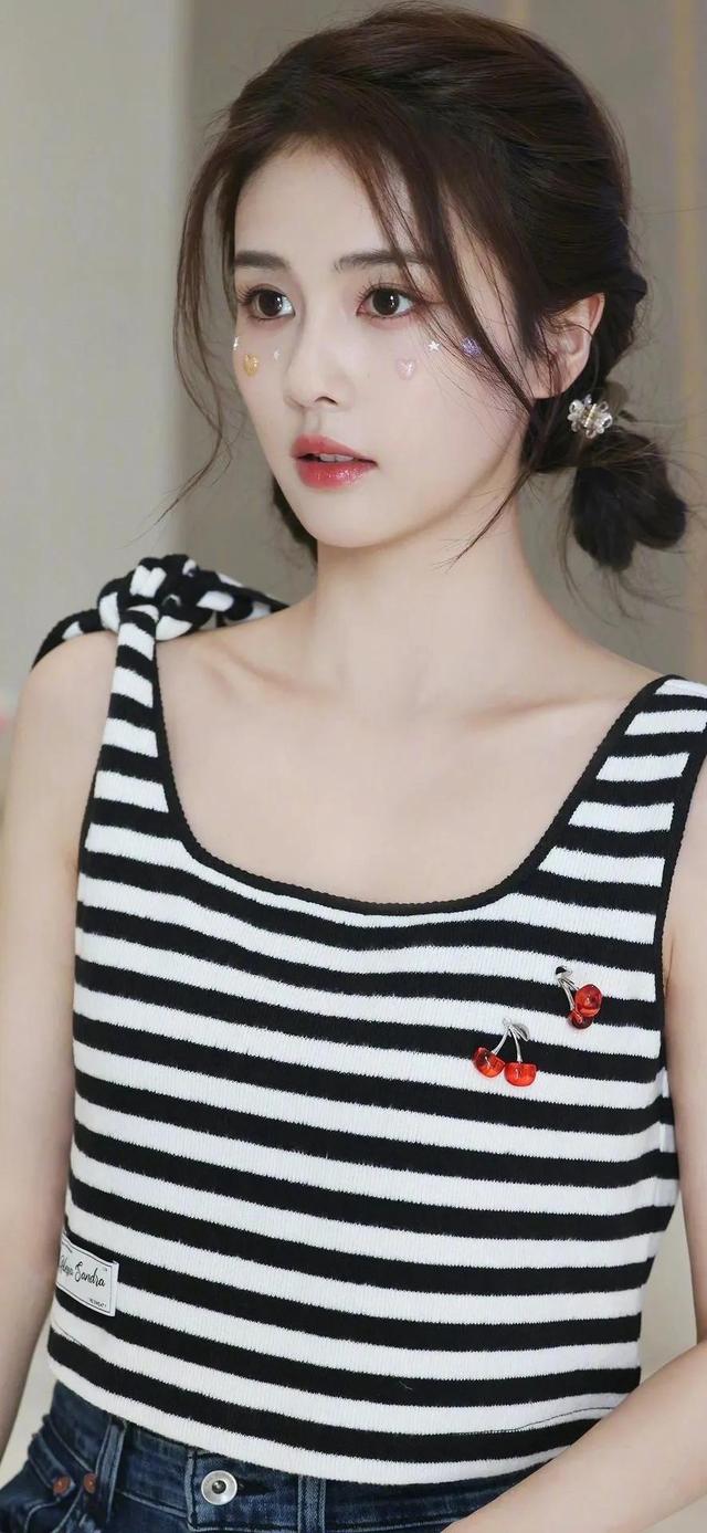 白鹿壁纸这个女明星太令人心动啦