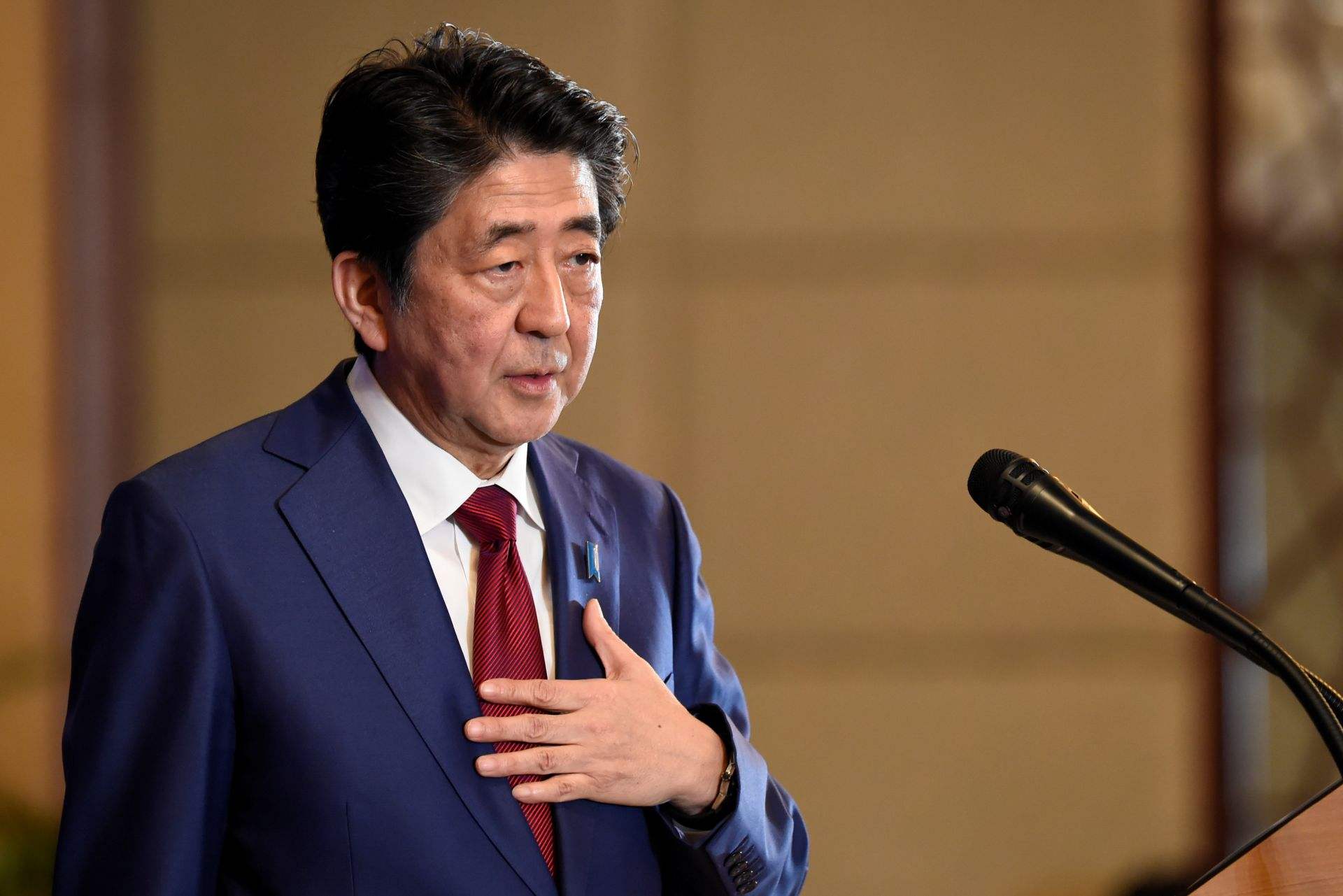 日版青瓦台?安倍晋三遭受盘查,"菅义伟下台"登上热搜