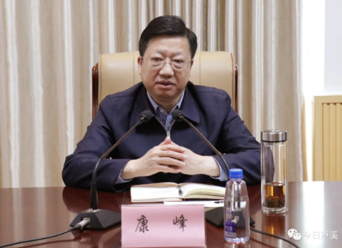 市人大常委会副主任康峰来到芦溪县检查《萍乡市燃气管理条例》实施