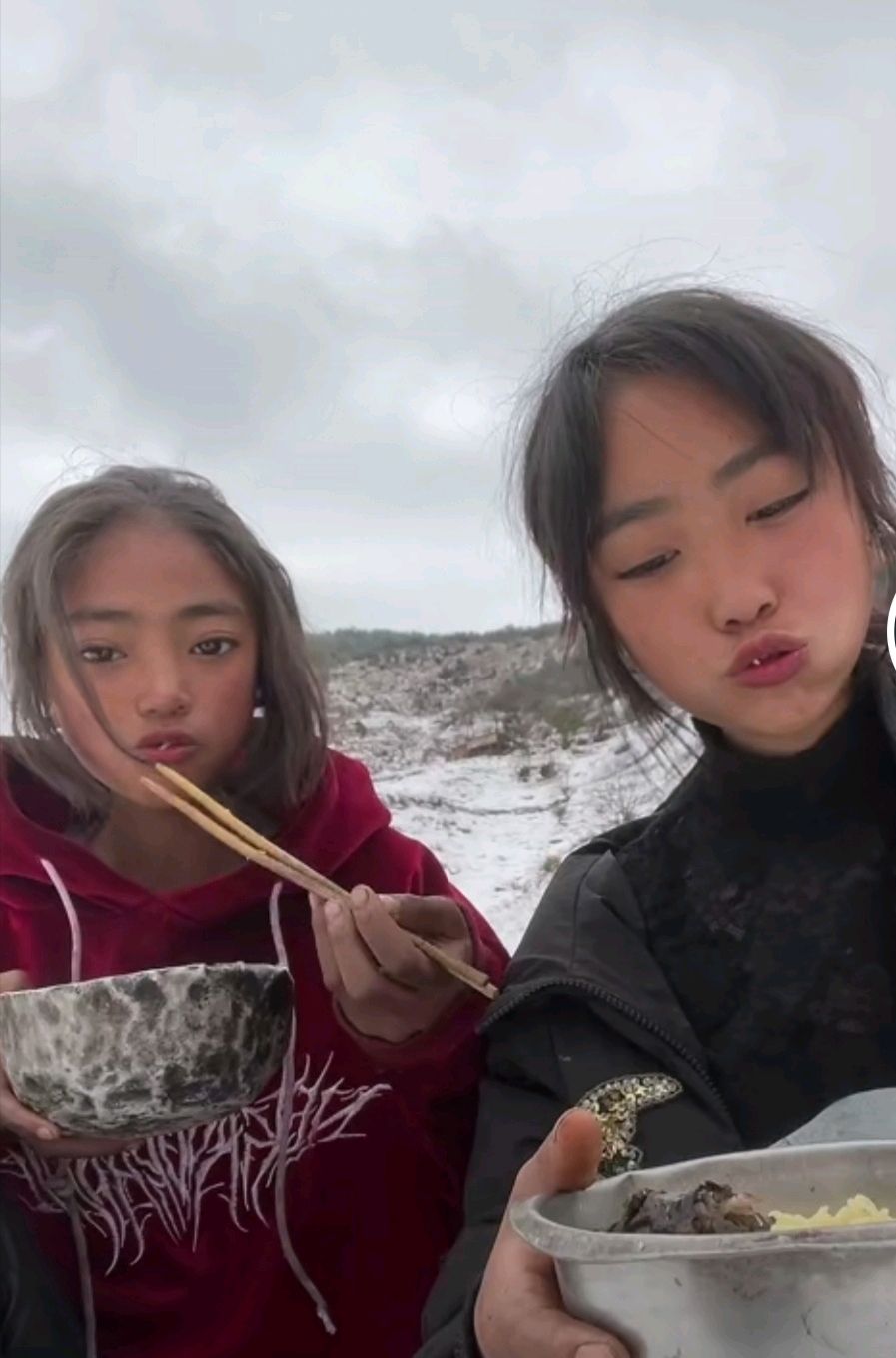 "凉山孟阳"人设凉了!靠卖惨哭穷吸粉百万,村姑摇身成"名媛"