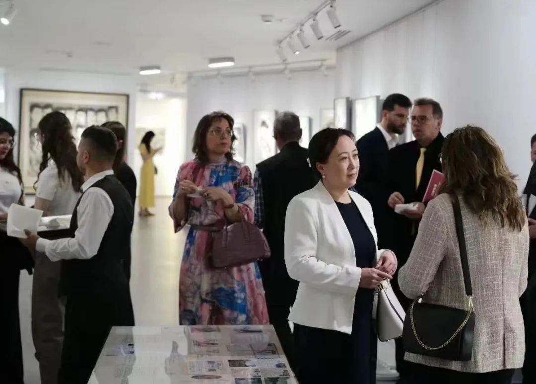 "兴来如答——博巴与中国当代绘画文献展"在罗马尼亚布