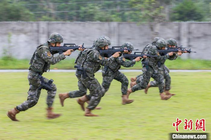 武装警察训练图片