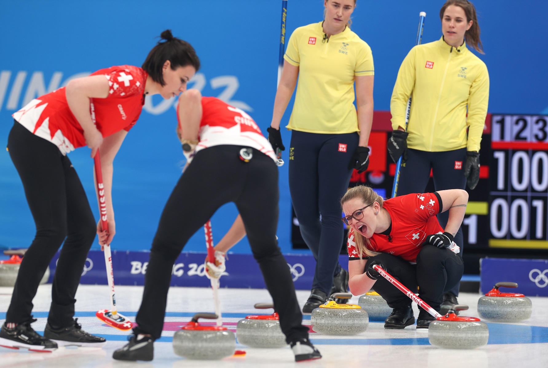 (北京冬奧會)冰壺——女子循環賽:瑞典隊勝瑞士隊