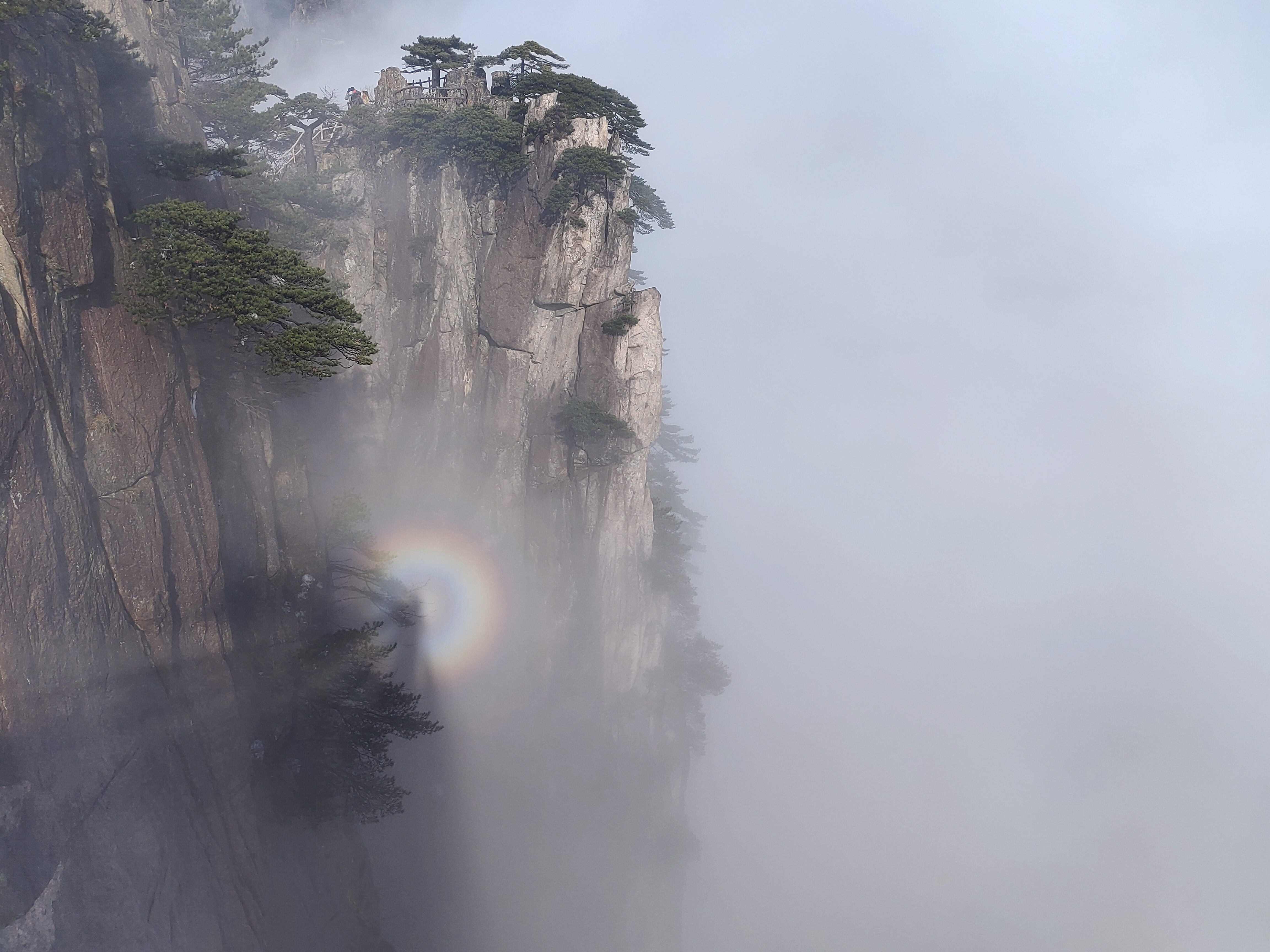 黄山浮云海 飘渺若仙境