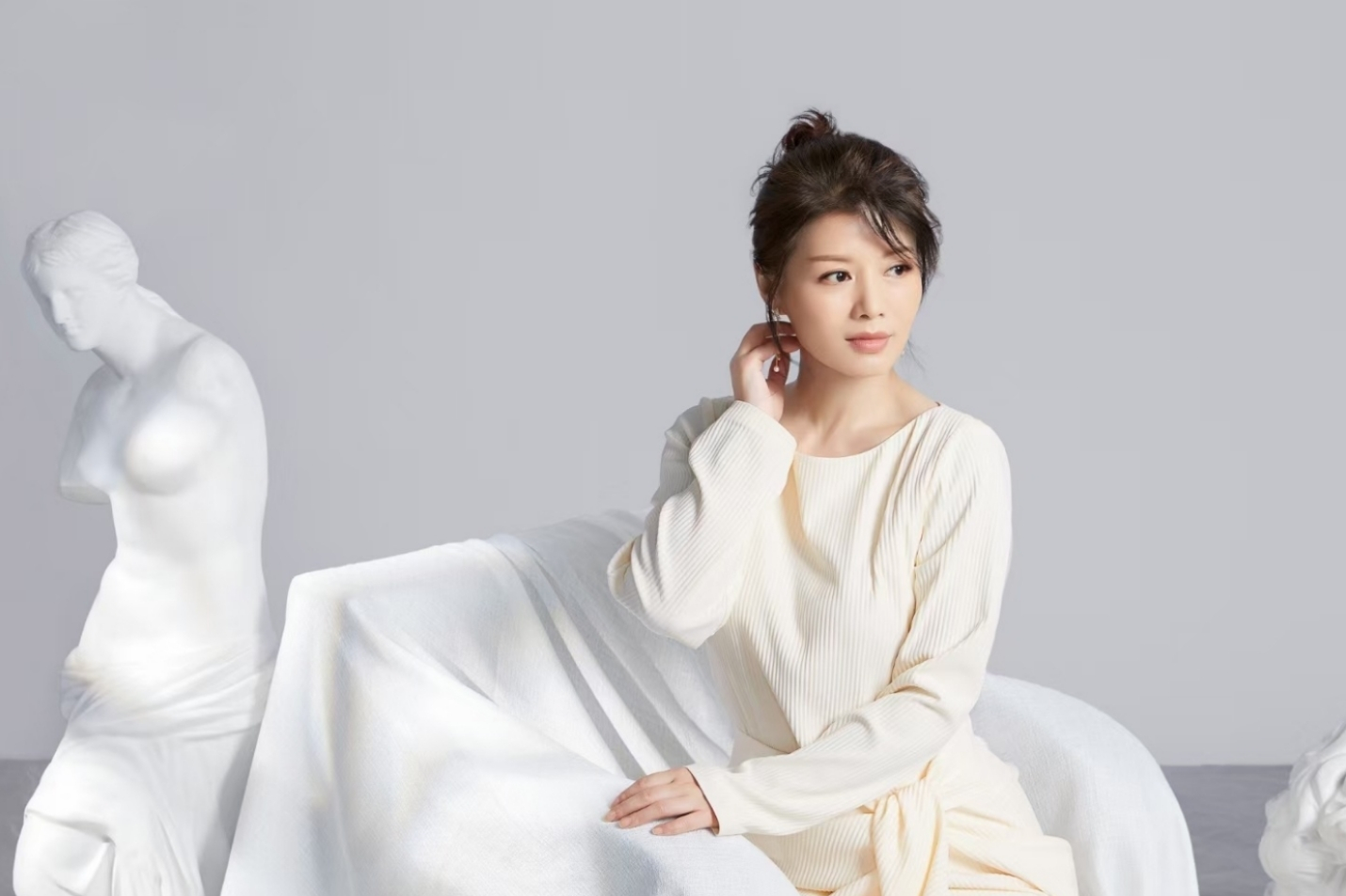 程愫:傅程鹏前妻,有军旅之花的美誉,《大江大河2》中扮隋春凤