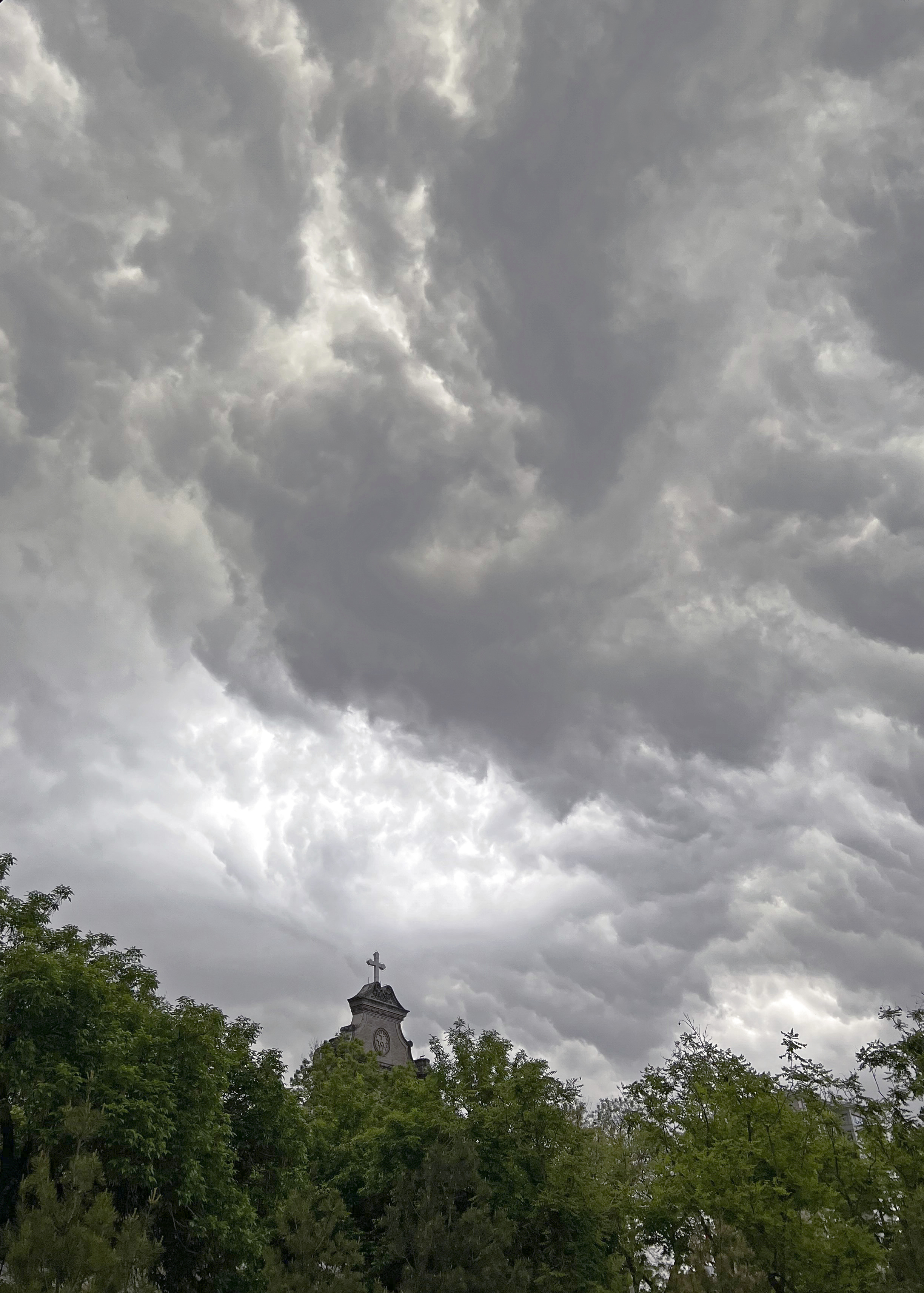(环境)北京迎来雷雨天气