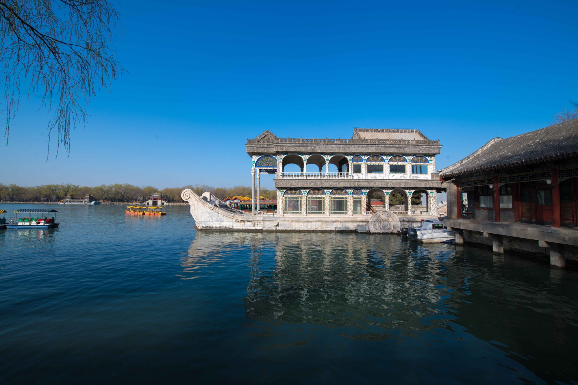 萬壽山昆明湖構建山水,行政,生活,遊覽三大區域形成頤和園結構