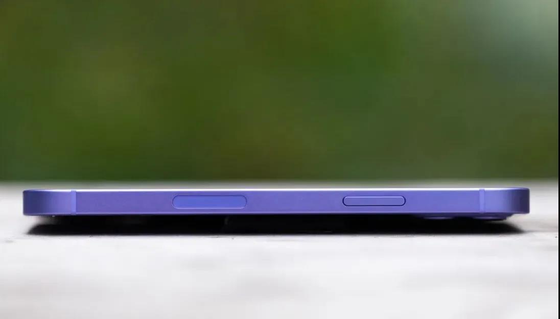 iphone 12测评:这轻盈的手感真的太招人喜欢了.