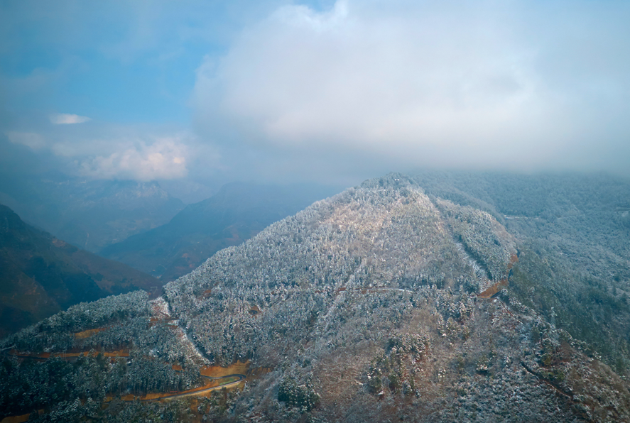 平武这座山美成仙境!沿着彩虹公路走进白色童话世界