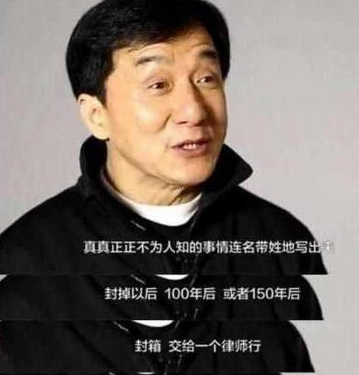 1993年,在电影的庆功宴晚会上,一代江湖大佬邓光荣指着成龙的鼻子,骂