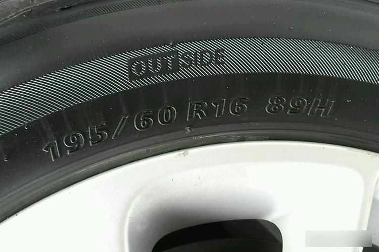 经典轩逸的轮胎规格是多少?