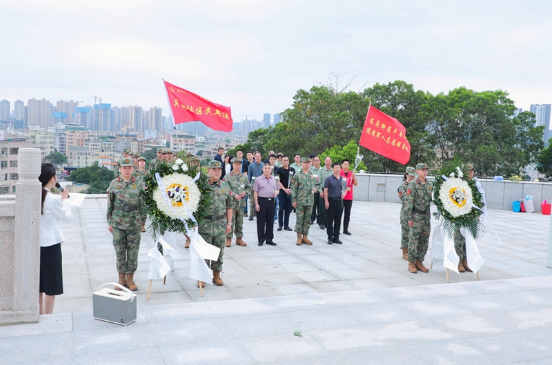 清明祭英烈老兵忆初心 平南社区开展清明祭扫活动