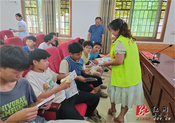 市民政局到嘉禾二中开展心理健康关爱服务活动