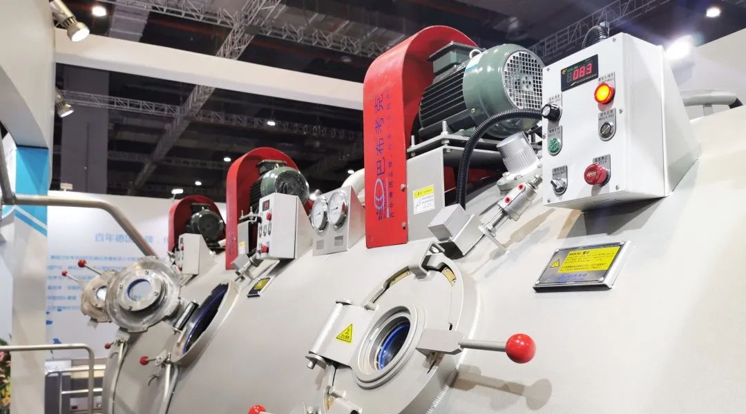 德国"血统"巴布考克低张力染色机,每管载量高达400公斤,浴比更低更