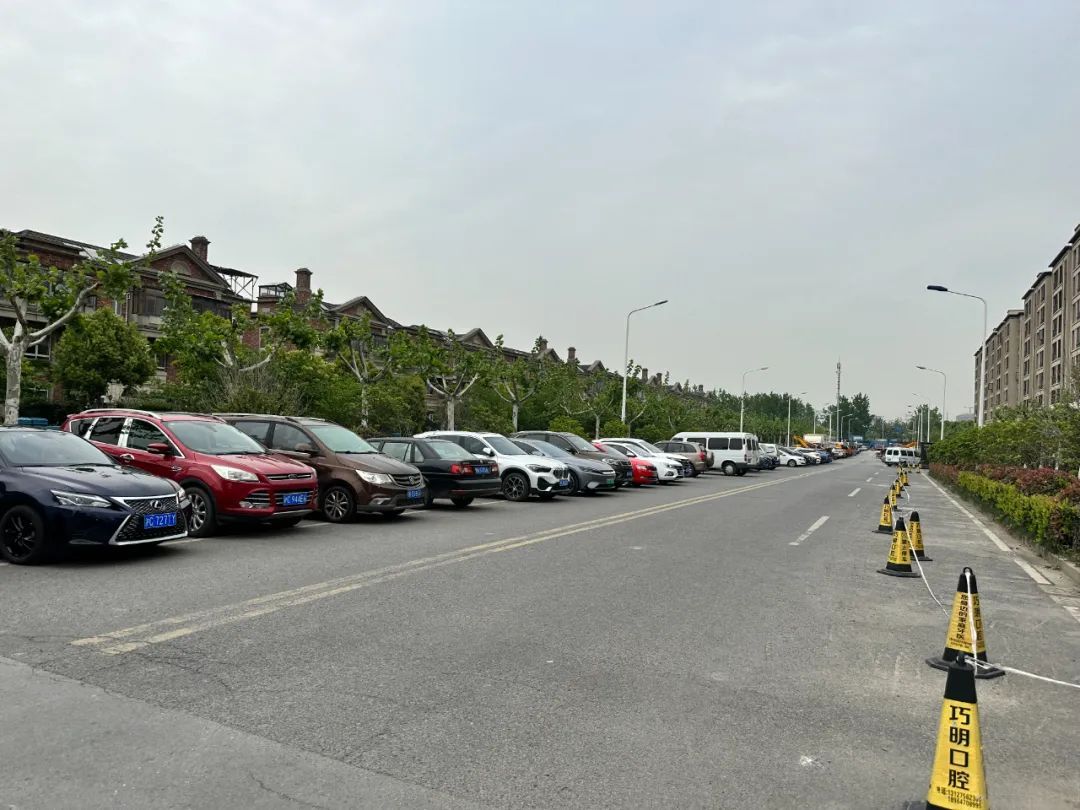 "人防 技防",洞泾镇着力整治光明云庐小区周边道路违停乱象