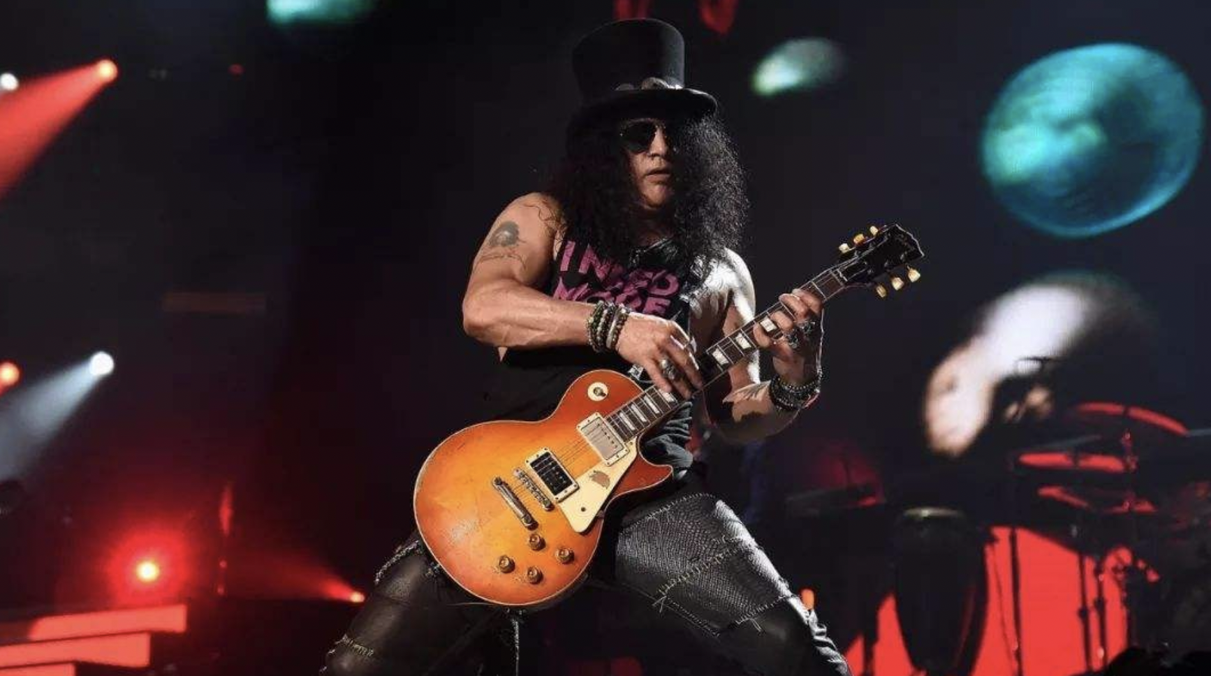 吉他大师也害羞?揭秘joe satriani和slash为什么总是戴墨镜