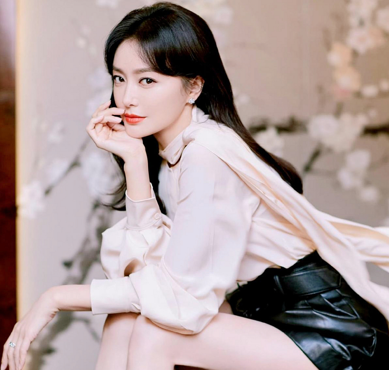 秦岚美腿玉腿性感优雅