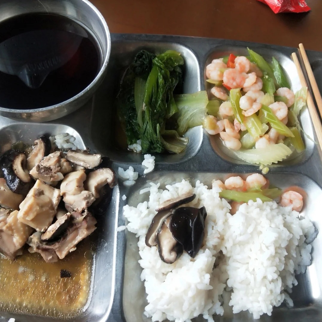 没想到海底捞的工作餐,也是业界扛把子