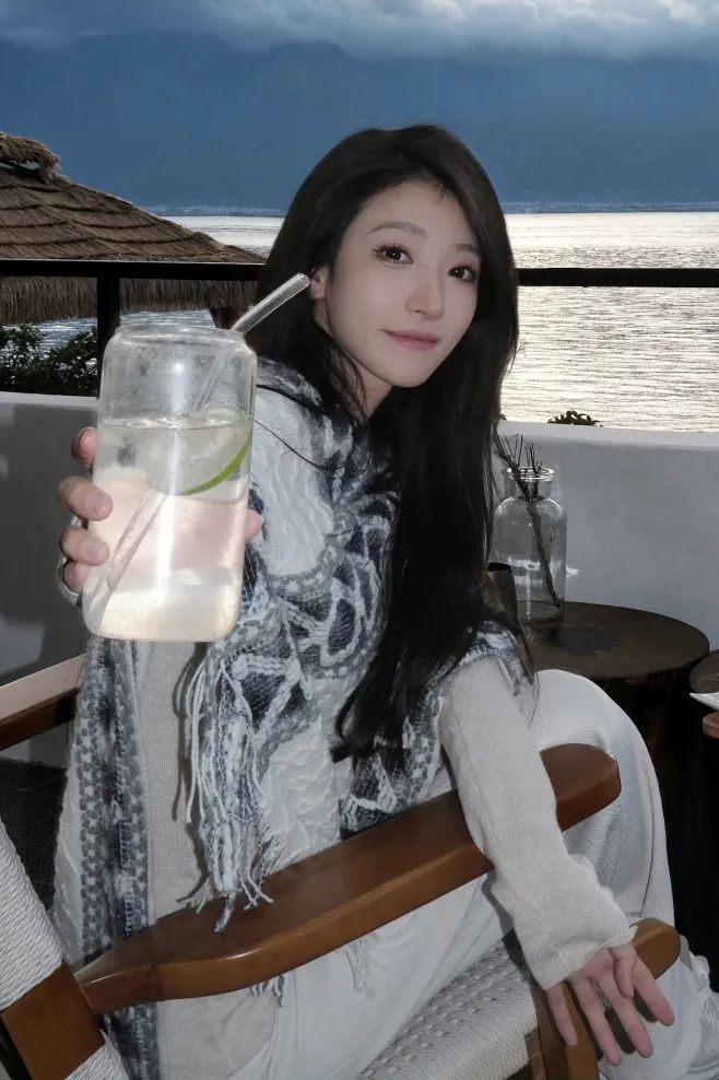 王格格,御姐和甜妹都能驾驭,一部《脱缰》让人直呼拉高短剧审美,让她