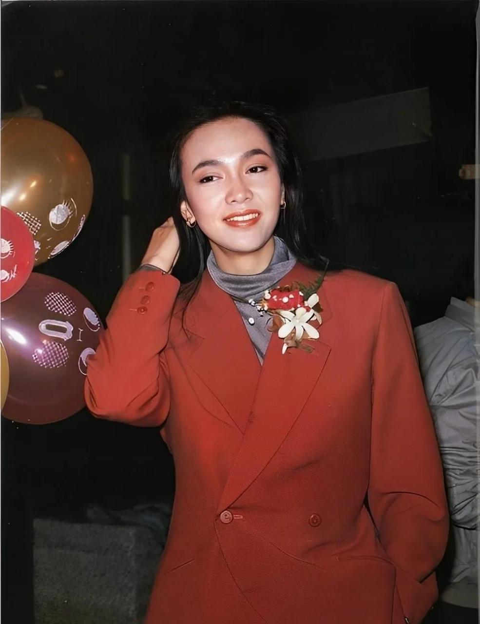 嘟嘟郑裕玲#港台明星记忆# #明星老照片# #郑裕玲