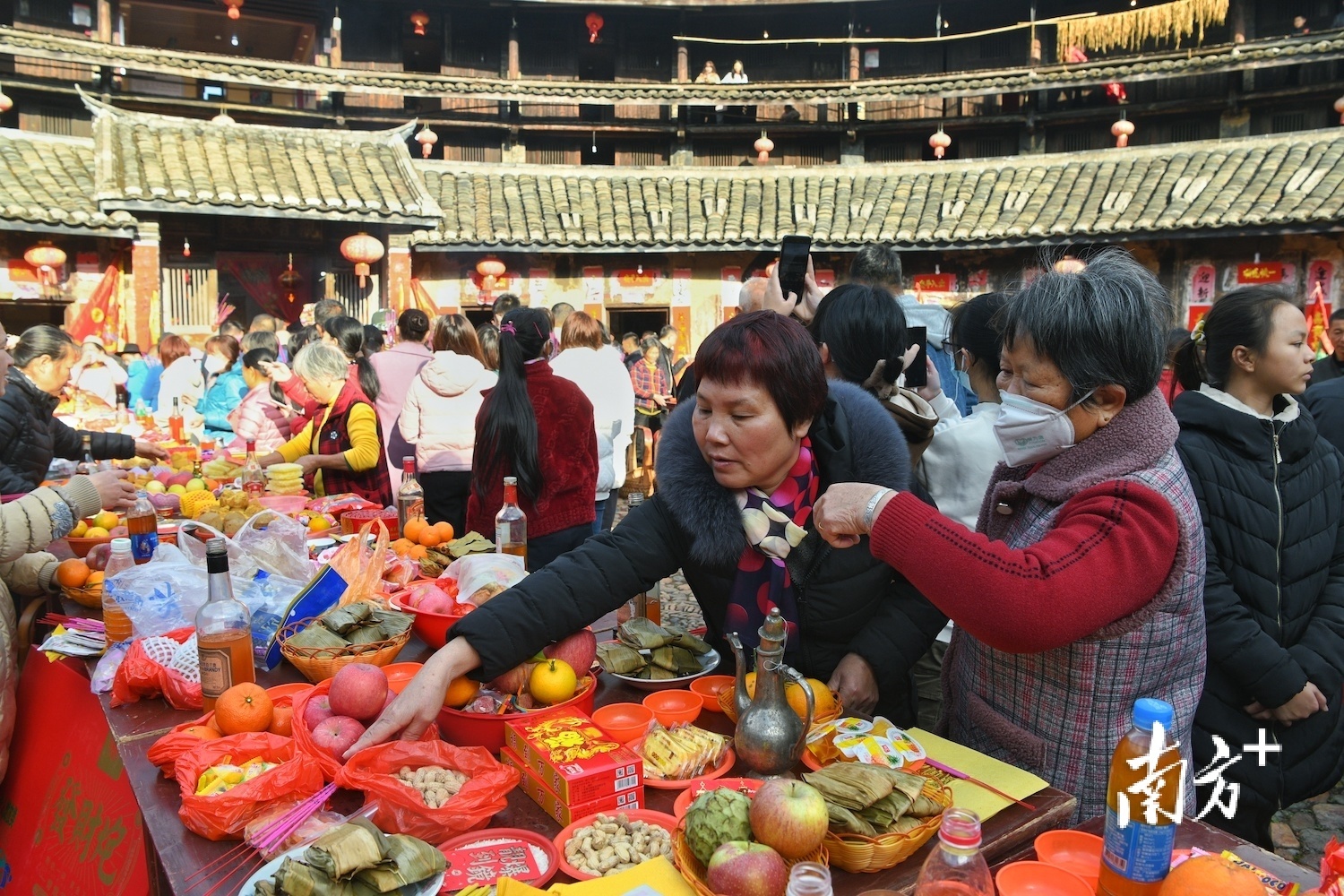 客家别样年味!直击梅州大埔花萼楼祈福活动|民俗闹新春