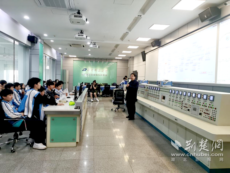 寻青春奋斗足迹 武汉市新沟中学走出筑梦"先手棋"