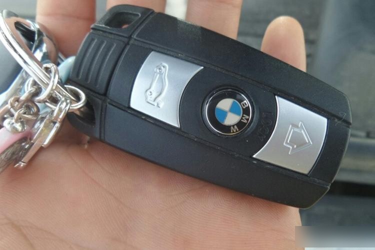 2012款宝马x6钥匙如何换电池 宝马x6遥控电池怎么更换