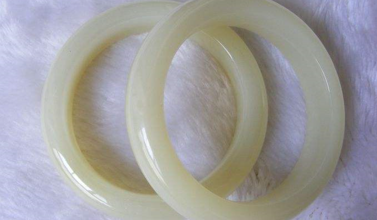 假和田玉是用什么做的